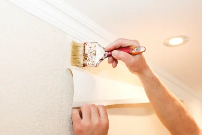 Pose de papier peint à Ranville-Breuillaud — revêtements muraux et toiles de verre